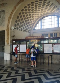 Piramide Metro Station