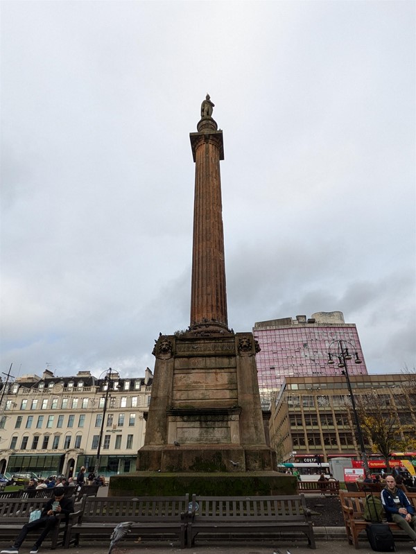 Image of pillar and statue in George Square