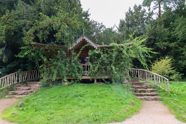 Japanese style summerhouse with steps going up to the entrance on both sides.