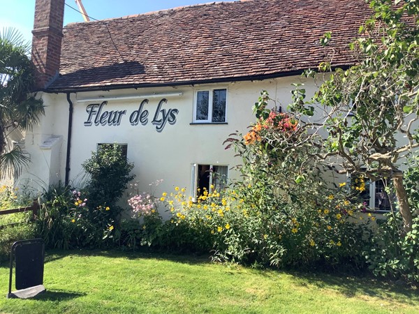 3 Fleur de Lys pub