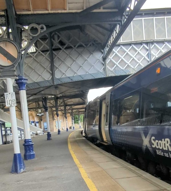 Image of a train at the platform.