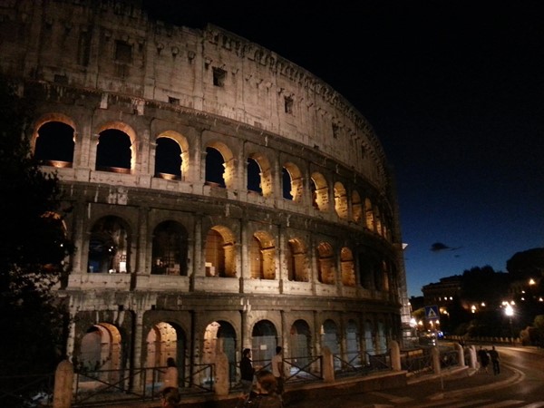 picture of the colosseum rome