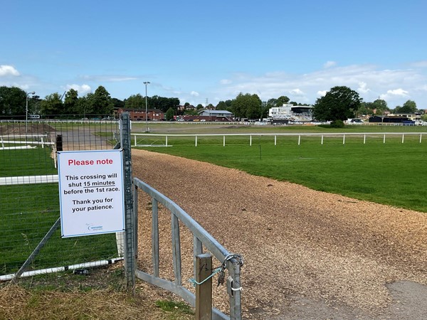 Image of the racecourse crossing.