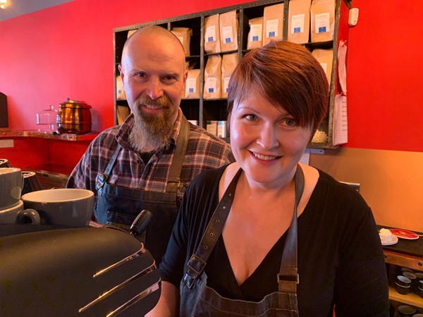 Paul on the left Aimee on the right.  I love their aprons which are kind of like heavy duty hardware store aprons.