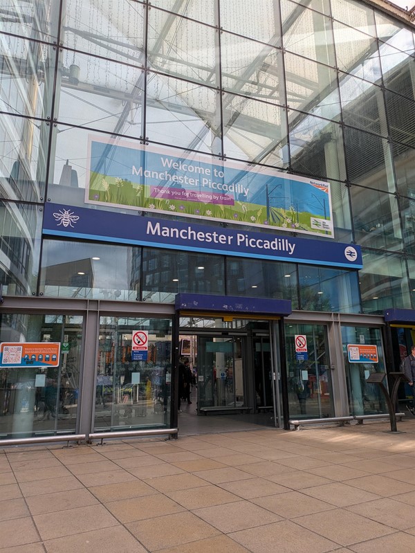 Image of entrance to Manchester Piccadilly