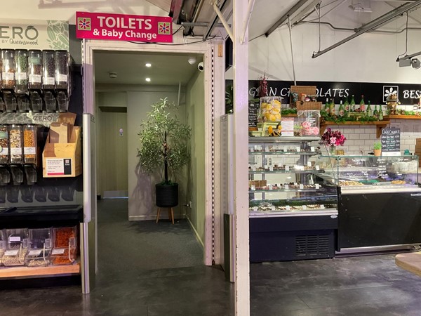 Image of the entrance to the toilets.