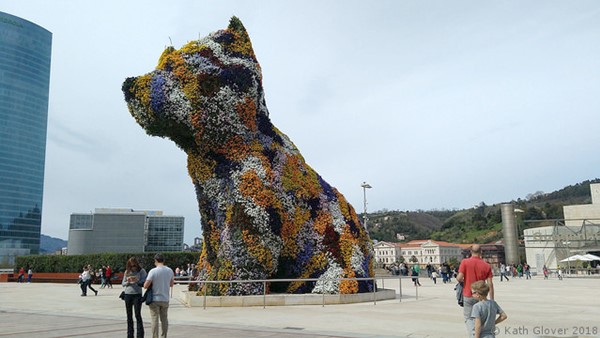 'Puppy' at the entrance. Gallery cafe visible in the background on right.