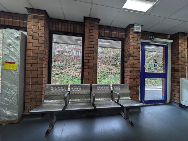 image of seating area in Mount Florida Railway Station