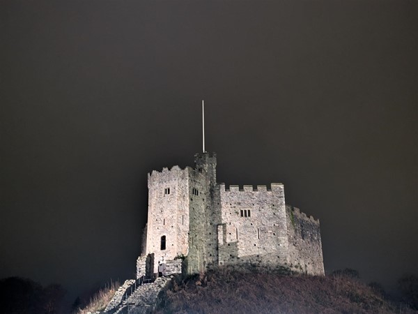 Image of Cardiff Castle at night