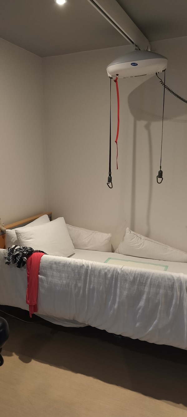 Downstairs accessible bedroom with ceiling  track hoist