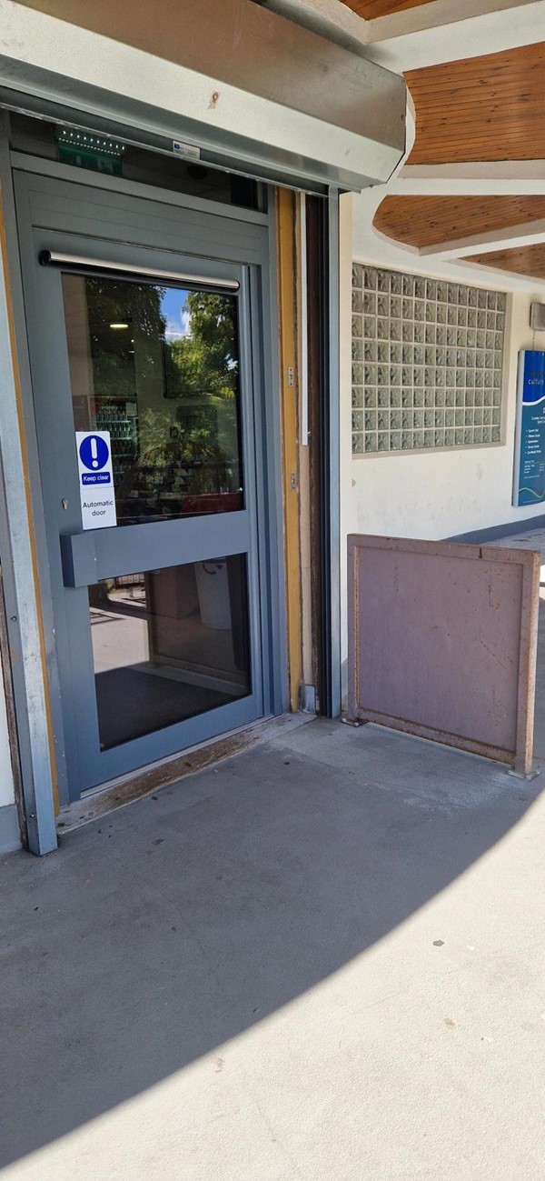 Image of front door to the DISC - this is an automatic door that opens outwards.