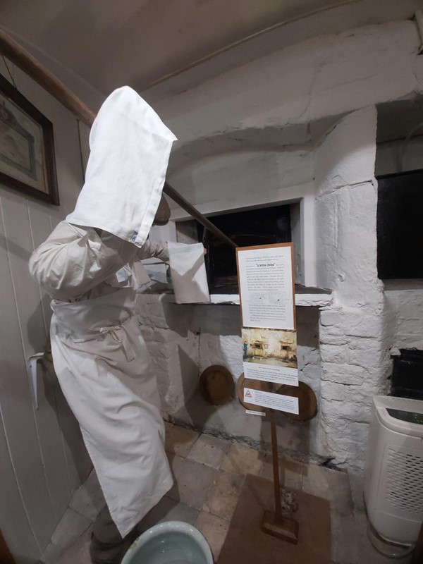 Image of a white cloth on a mans head