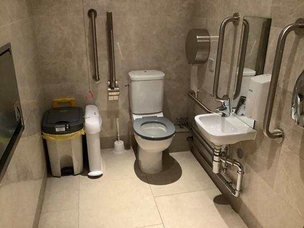 16 spacious toilet