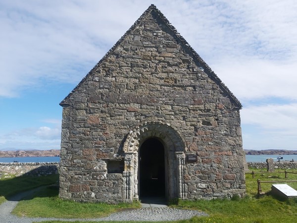Image of a simple-looking stone built chapel.
