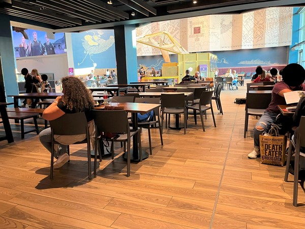 Image of the tables in the food court area.