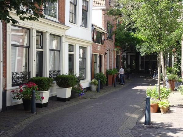 Attractive side streets