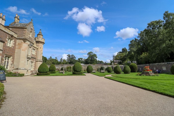 House and front gardens with plenty of space.