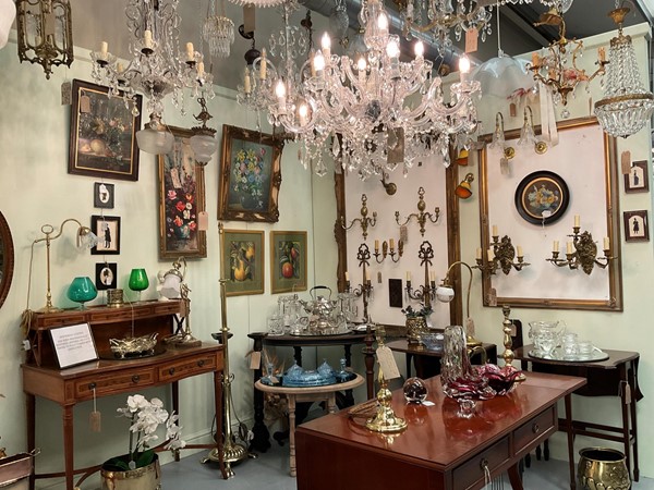 Image of a room with antiques