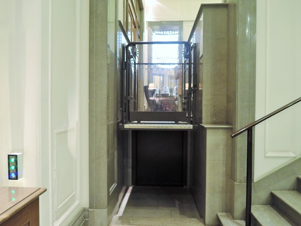 Platform lift