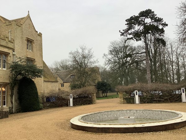 Picture of a round water pool and fountain