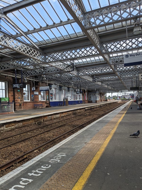 Image of Paisley Gilmour Street Railway Station platform