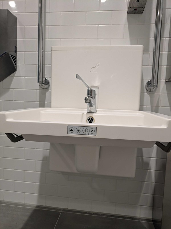 Image of the height-adjustable sink