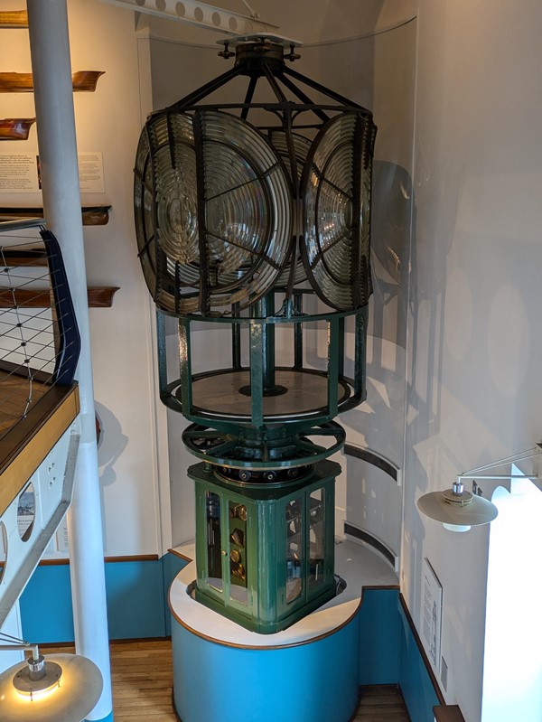 Image of a lighthouse lamp