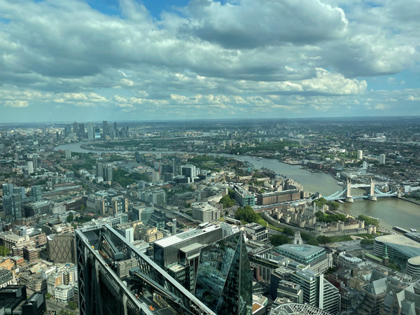 Image of a city with a river and a bridge