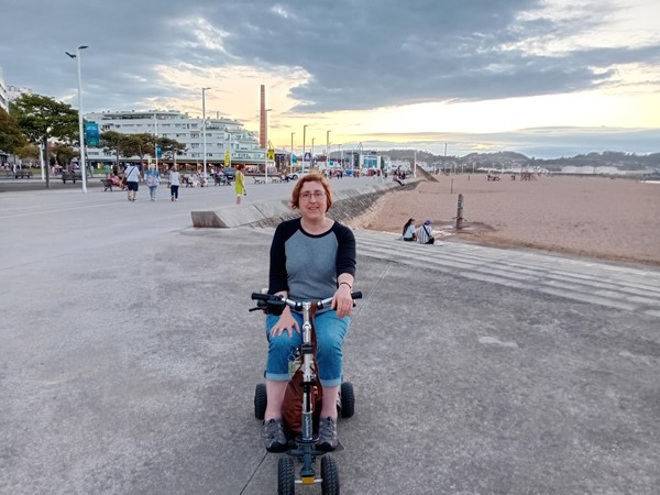 This is how Poniente beach looked when I first arrived in the evening. We wondered if the beach wheelchair station would be somewhere behind me, but in fact it was at the other end of the promenade