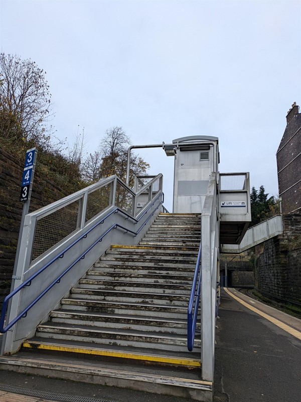 Image of stairs at Mount Florida Railway Station