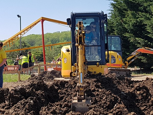 If and your child can get up to the cab of the static diggers, you can operate the scoop together