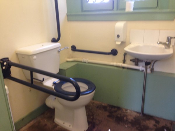 Picture of the accessible toilet at Lauriston Castle