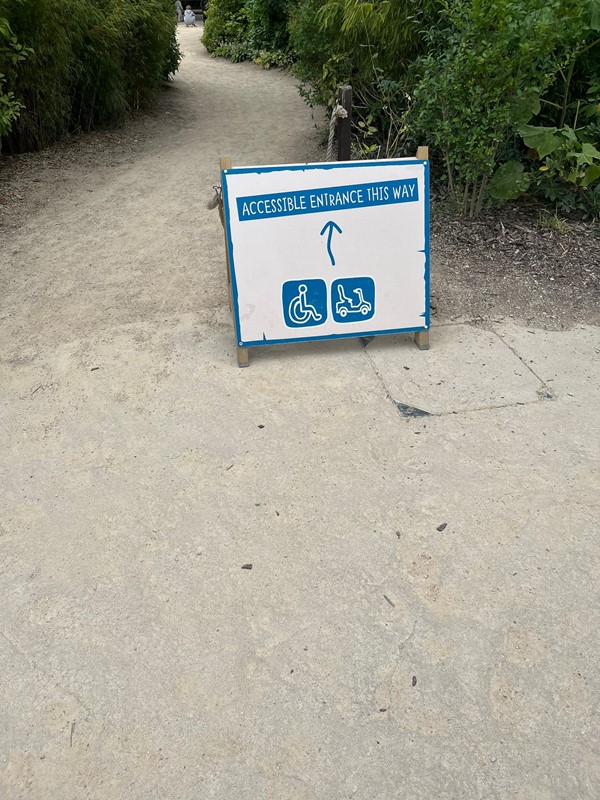 Image of an accessible entrance sign