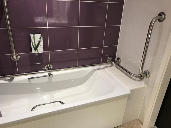 Picture of Bath in disabled room