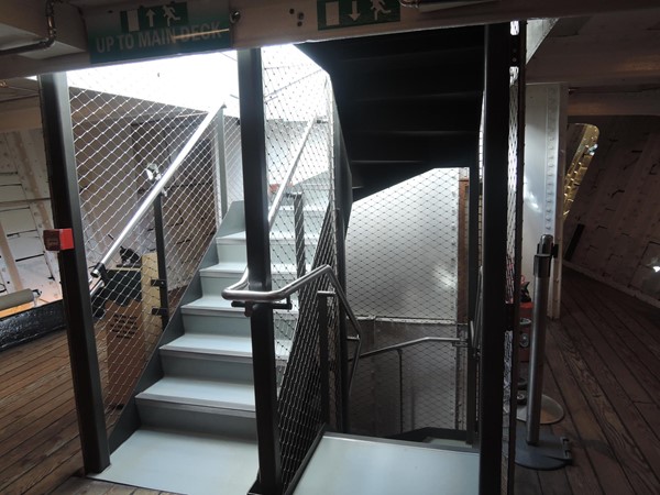 Steps to upper deck