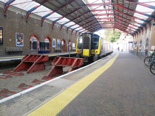 Image of a train on a platform