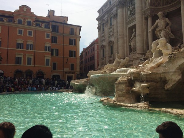 Photo of the Trevi Fountain.