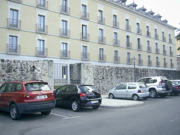 Parador de La Granja - Parking at the rear of Parador de La Granja